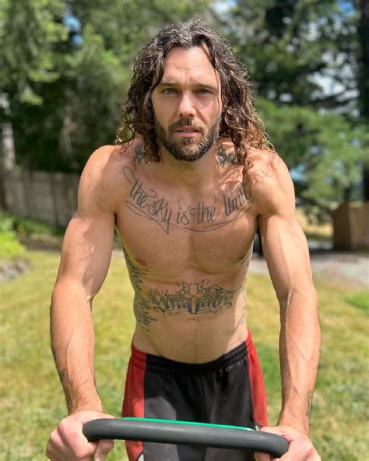 Holden Nowell Net Worth