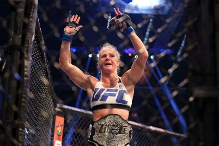 Holly Holm Net Worth – How Much is Holm Worth?
