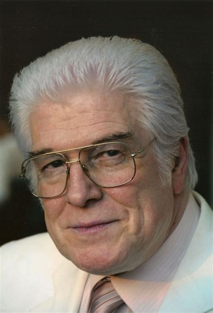 Izzet Gunay – Biography, Facts & Life Story