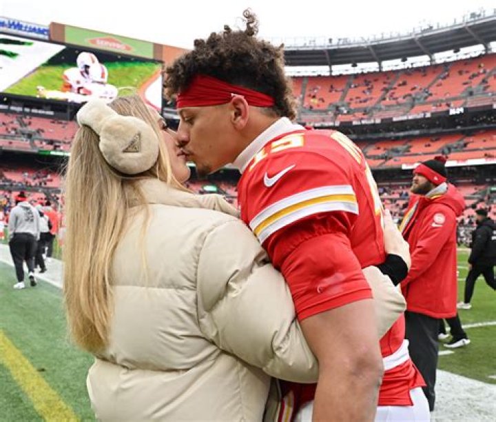 Jackson Mahomes Kissing Video Gone Viral On Reddit