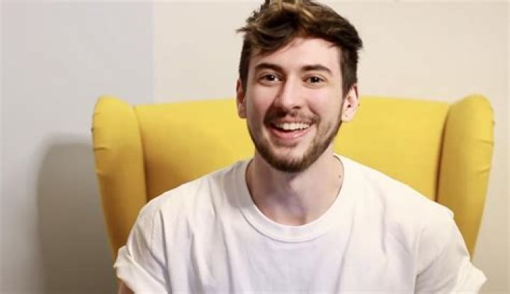 
Jammidodger’s Girlfriend Shaaba Is His Number One Fan
