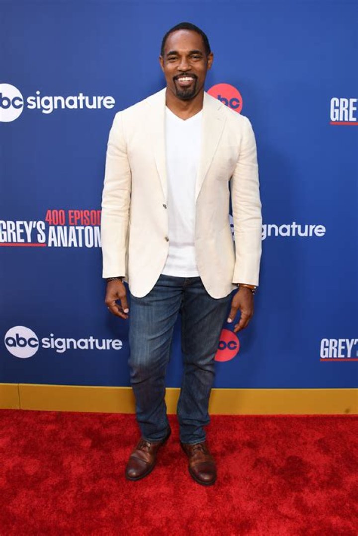 
Mother Of Three Children, Who Is Chandra Wilson’s Husband? Or Still Single?
