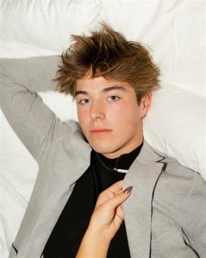 Jeremy Hutchins Bio, Wiki, Age, Girlfriend, YouTube, TikTok, and Net Worth