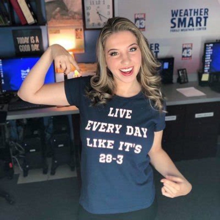 Jessica Pash AccuWeather, Bio, Wiki, Age, Height, Family, Husband, Fox43, Salary, and Net Worth