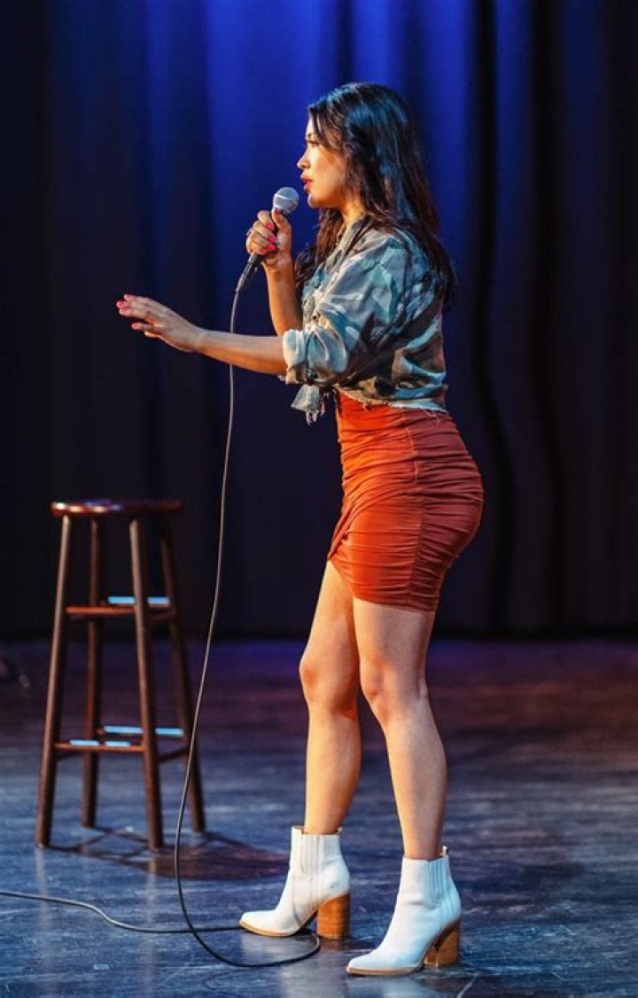 Jiaoying Summers Net Worth