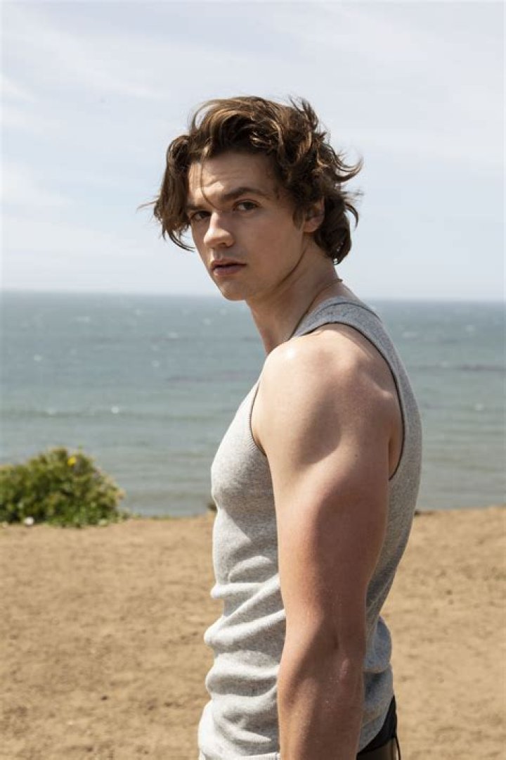 Joel Courtney Bio, Wiki, Age, Wife, Super 8, Kissing Booth, and Net Worth