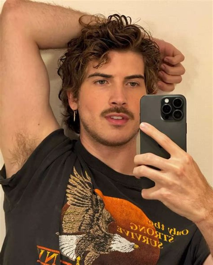 Joey Graceffa YouTuber, Bio, Wiki, Age, Height, Gay, Escape The Night, and Net Worth