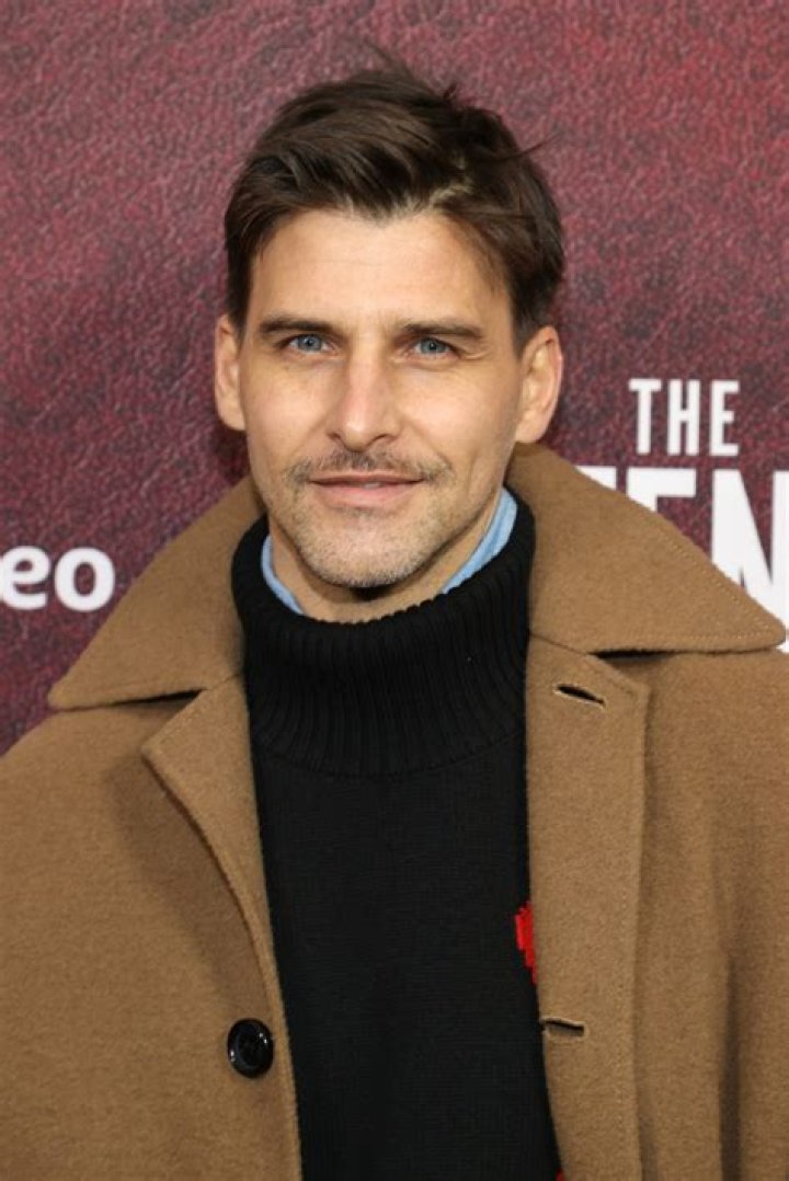 Johannes Huebl Net Worth