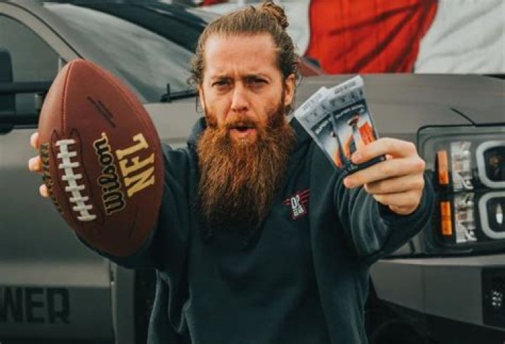 Wiki-Bio, birthday, wife, kids, career facts.