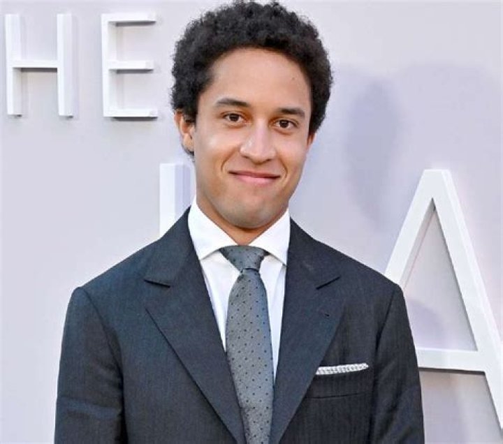 Julian Henry De Niro le fils de Robert De Niro Wiki, Bio, famille, faits - Celebrity.tn