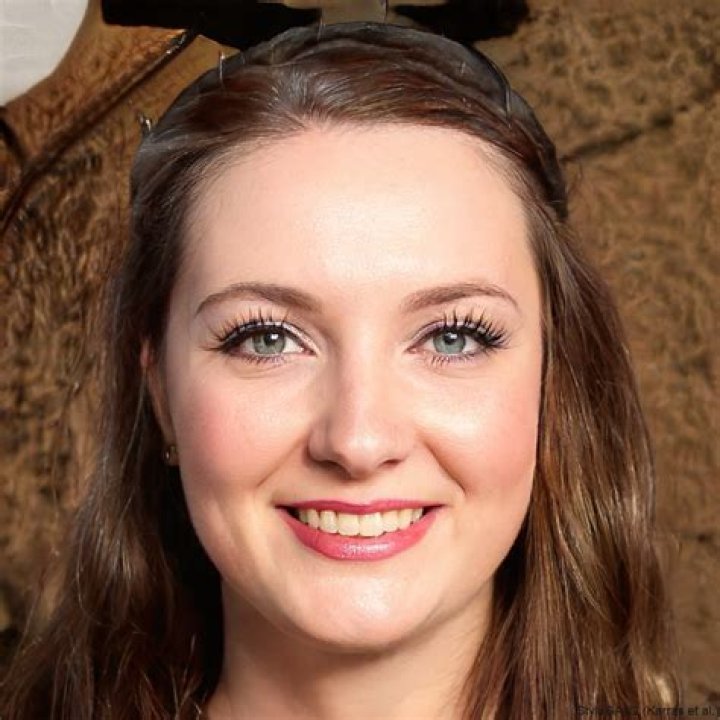 Julie Cobb Net Worth