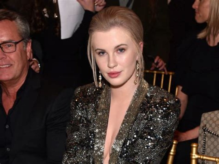 
Meet Avis Ann Baldwin – Photos Of Daniel Baldwin’s Daughter With Joanne Smith
