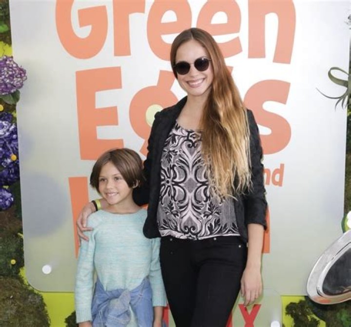 Kai Knapp biography- Daughter of Alexis and Ryan Philippe