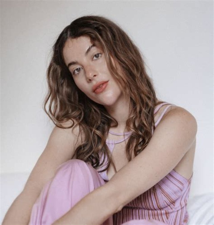 Karina Fontes estimated Net Worth, Age, Affairs, Height, Dating, Relationship Stats, Salary as well as short Biography with top 10 popular facts!