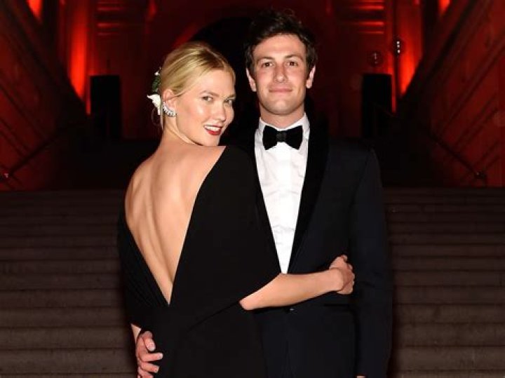 Karlie Kloss Reveals Never Known Boyfriend & Dating Details! He's A Family Now