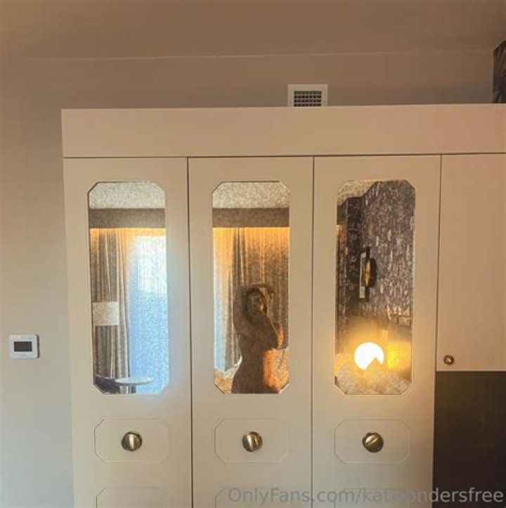 Kat Wonders Model, Bio, Wiki, Age, Height, Husband, YouTube, Podcast, and Net Worth