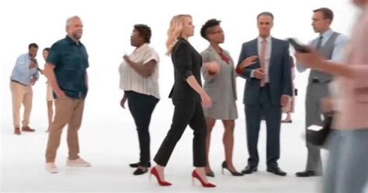 Viewers Talk ‘SNL’ Star’s Gait