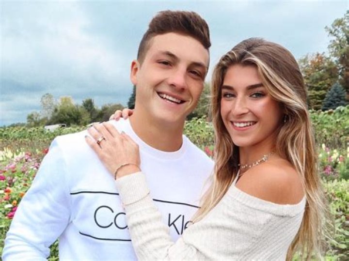 
Meet The Pair Of Josh Brueckner And Katie Betzing, The Pair Behind Jatie Vlogs
