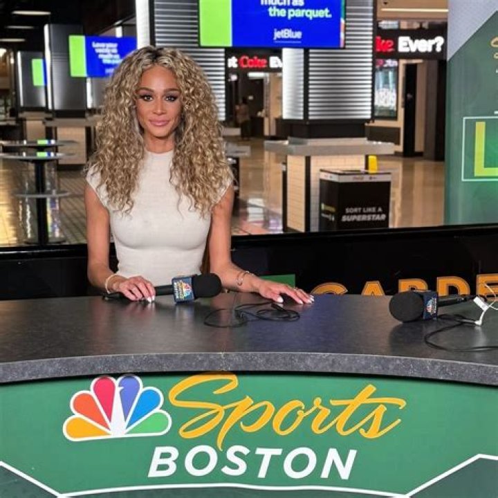 Kayla Burton-American journalist | Net Worth, Age, Career, Height, Boyfriend & Bio