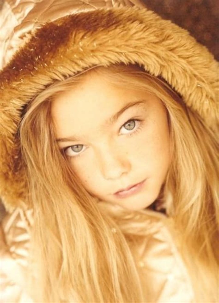 Kelsey Batelaan Net Worth