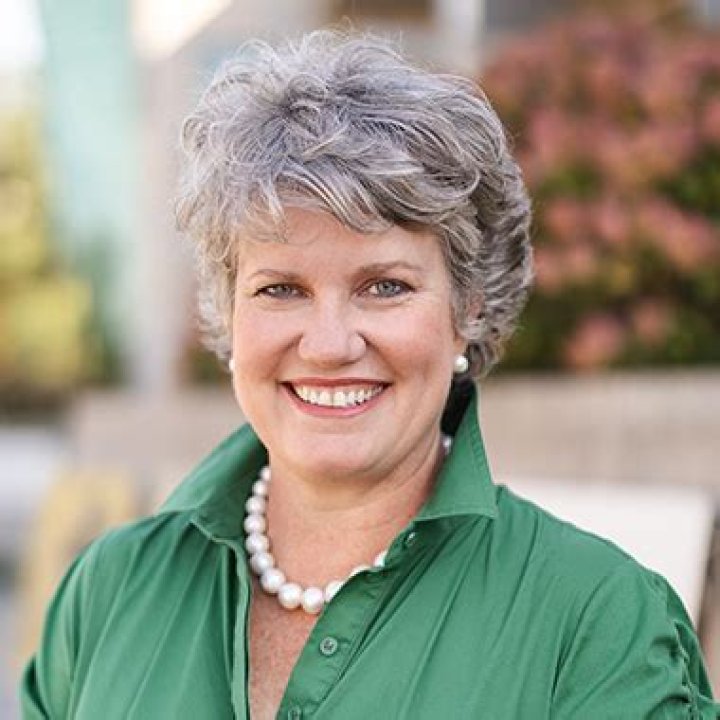 Kim Tobin NBC4, Bio, Wiki, Age, Husband, Wedding, Salary, and Net Worth