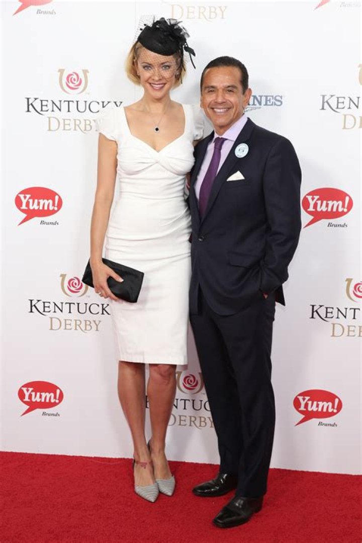 Kristanna Loken – What is American Actress Kristanna Loken’s Height? Age, Bio, Wiki, Career, Net Worth, Movies, Son, Husband & Instagram