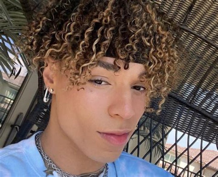 Larray Age, Career, Weight, Sexuality, Boyfriend, Net Worth, Wiki