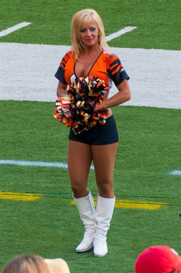 Laura Vikmanis Cheerleader, Movie, Bio, Wiki, Age, Height, Husband, and Net Worth