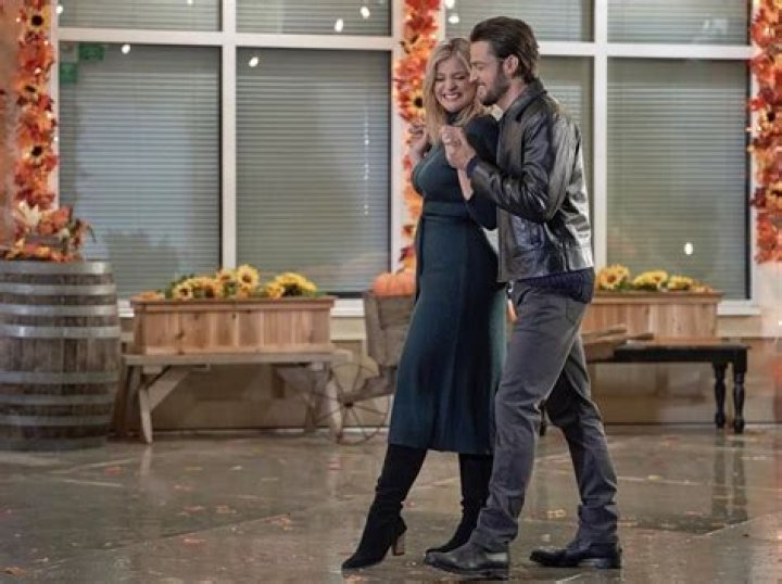 Lauren Alaina Set to Star in Hallmark Movie “Roadhouse Romance” – Celeb Secrets Country