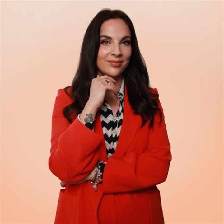 Lauren Kelly KPRC, Bio, Wiki, Age, Height, Husband, Salary, and Net Worth