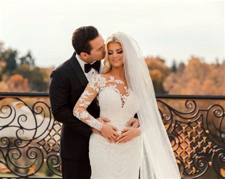 Who is Lauren Pesce, Mike Sorrentino's wife? Her wiki-bio age, and net worth.