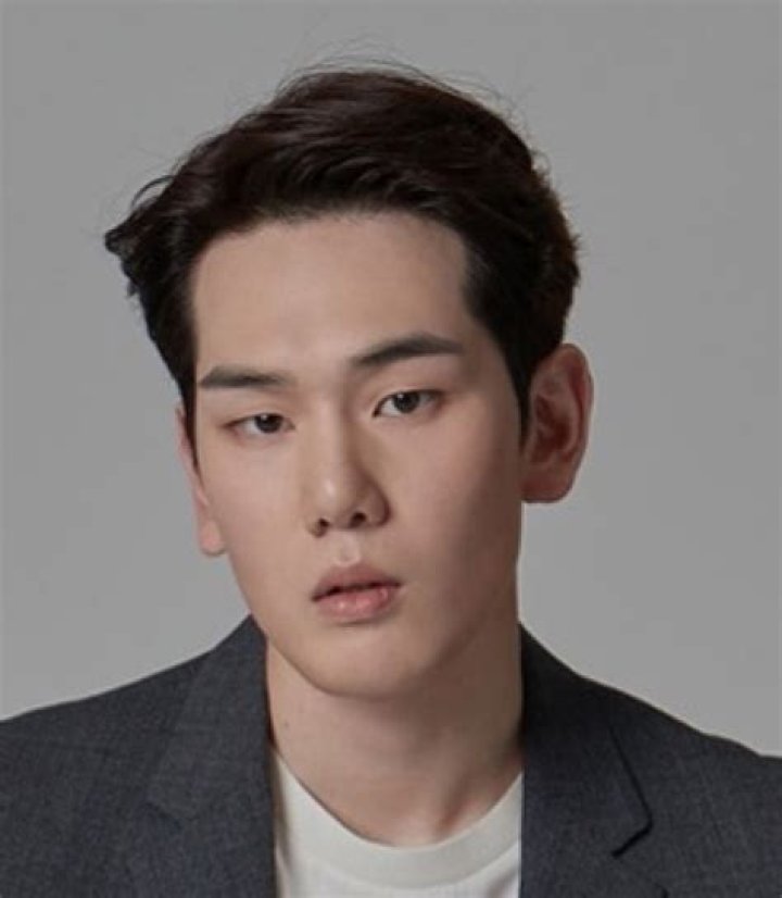 Lee Joon Woo – Biography, Facts & Life Story