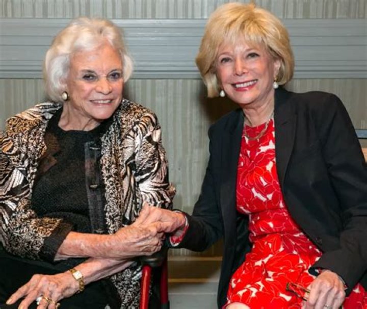 60 minutes’ Lesley Stahl Is Married And Has Daughter! Biography In Detail