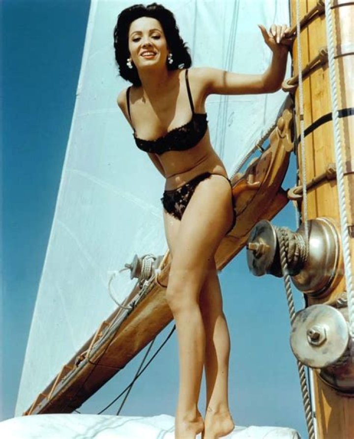 Linda Cristal Height