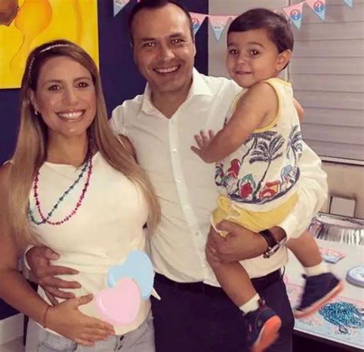 Lindsay Casinelli Bio: Expecting Baby No.2 With Husband, Cutest Family