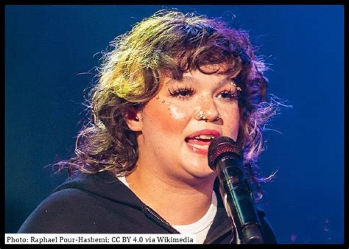 Lola Young Age, Height, Birthday, Boyfriend, Net Worth, Wiki