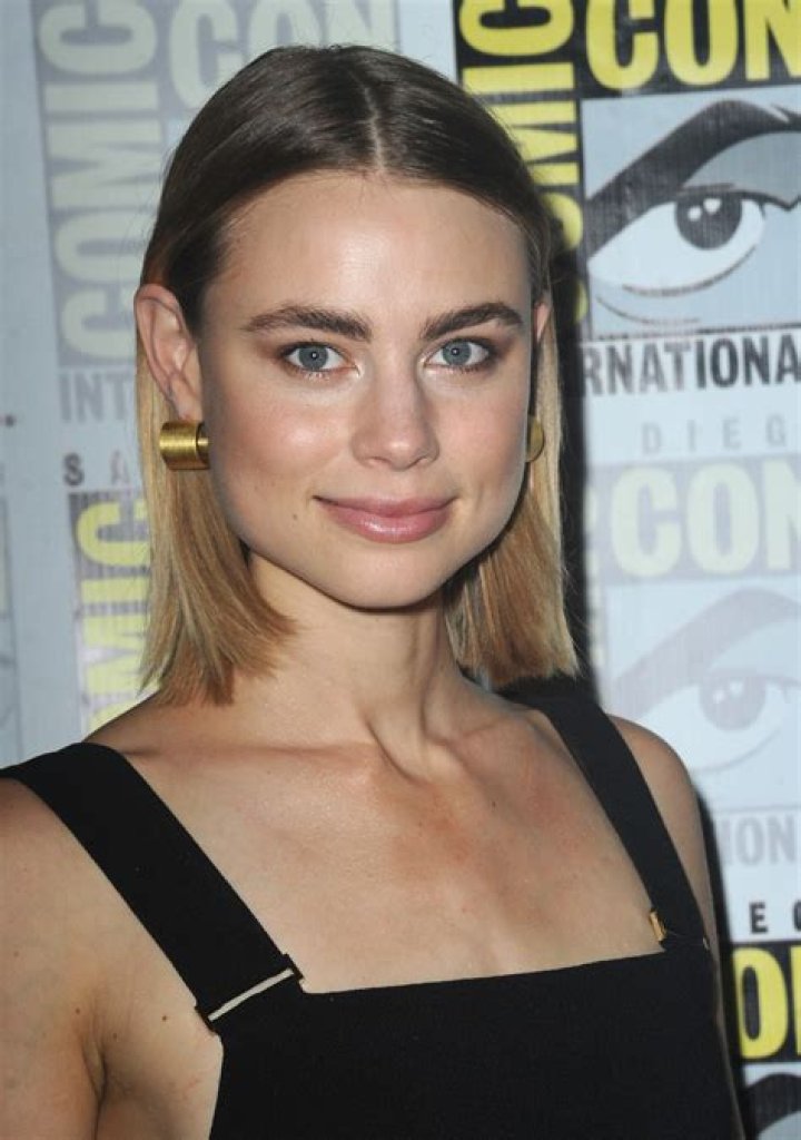 Lucy Fry – Biography, Facts & Life Story