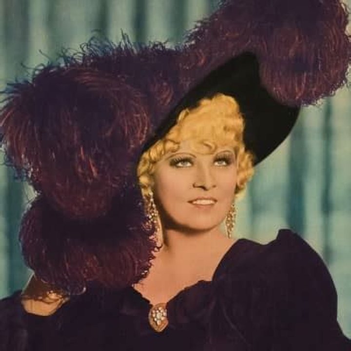 Mae West Net Worth – How Much Is Mae West Worth?