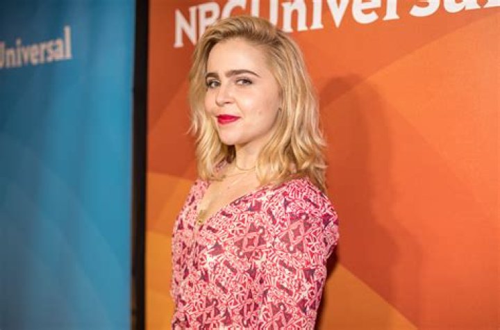 Mae Whitman Net Worth – How Much is Whitman Worth?