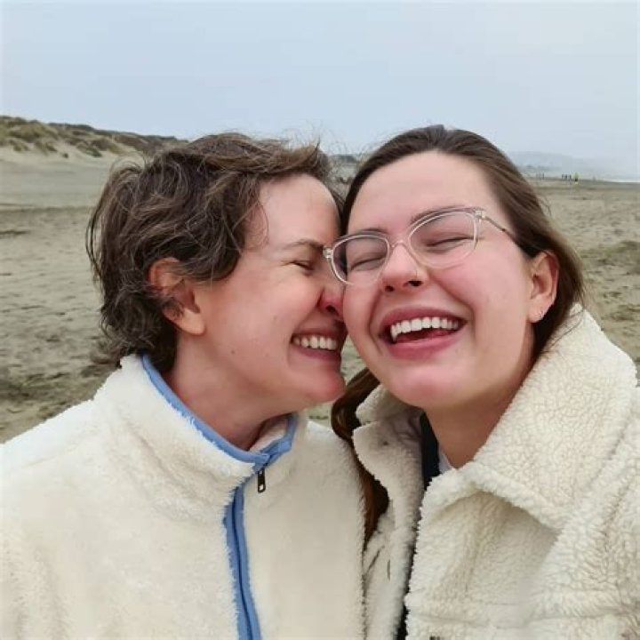 Who Is Maren Hunsberger Husband? Wikipedia, Age and Family