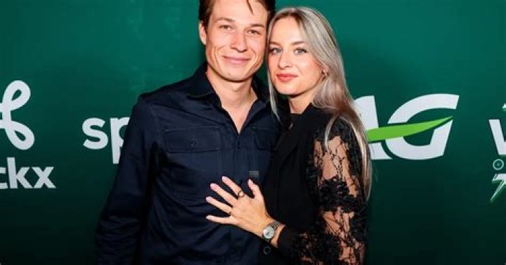 Jasper Philipsen Girlfriend Melanie Peetermans Wikipedia