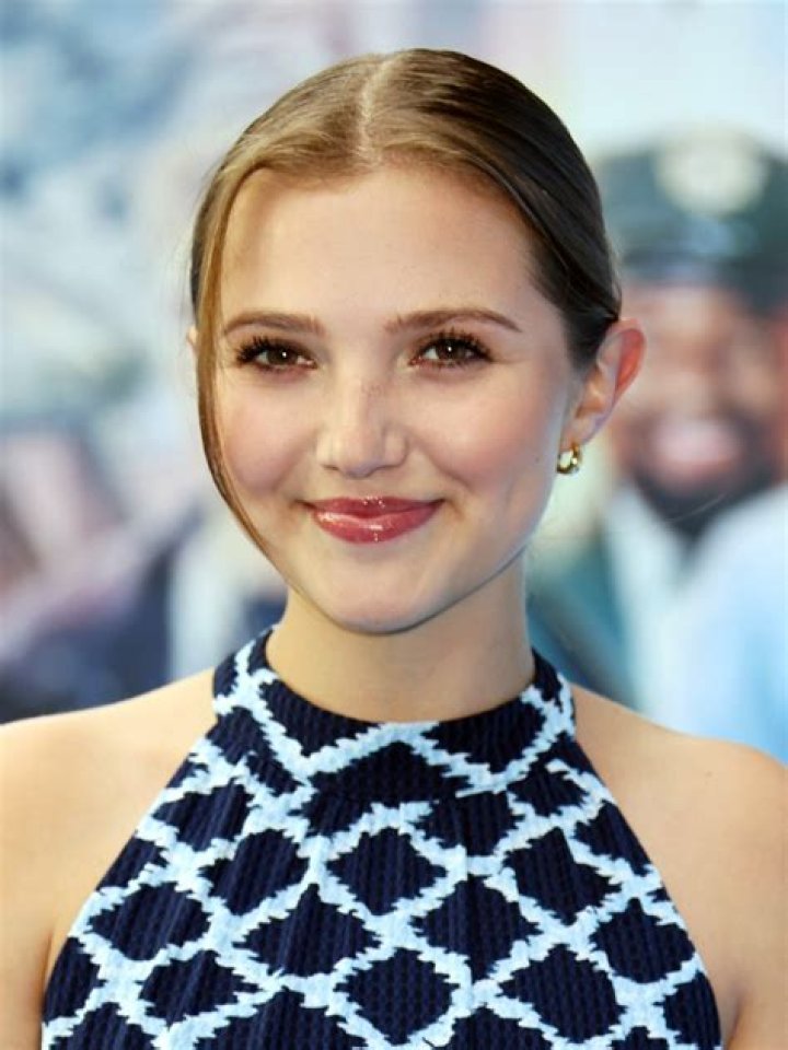 Mia McKenna-Bruce estimated Net Worth, Age, Affairs, Height, Dating, Relationship Stats, Salary as well as short Biography with top 10 popular facts!