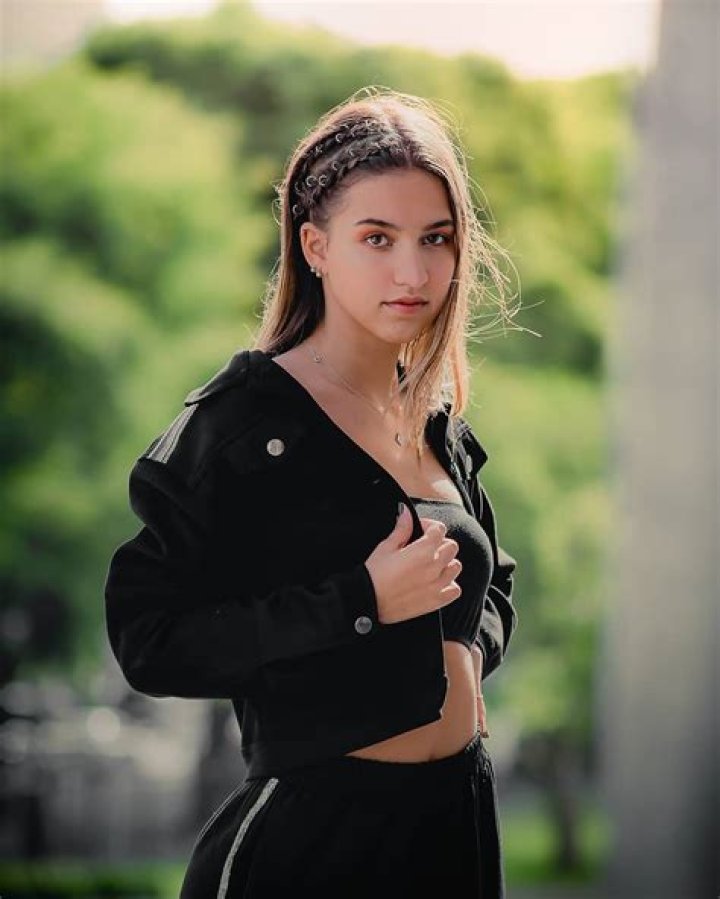 Mikaela Fuente Wiki, Biography, Age, Height, Info, Details, Onlyfans