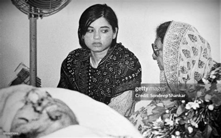 Nikhita Gandhi Accident Linked To Death: Wikipedia And Age