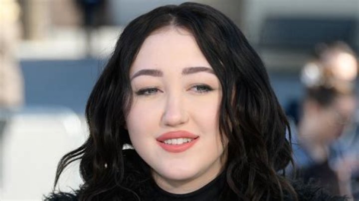 Noah Cyrus – Biography, Facts & Life Story