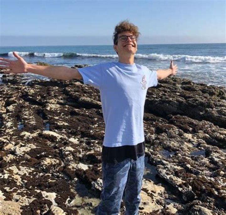 Noah Grossman Net Worth