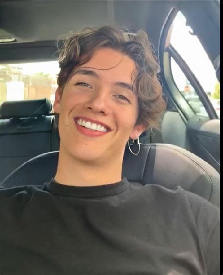 Noah Urrea – Biography, Facts & Life Story