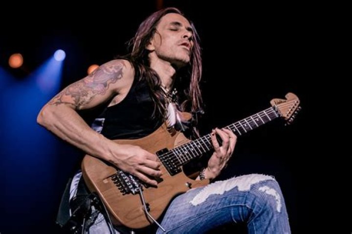 Nuno Bettencourt Net Worth – How Much is Bettencourt Worth?