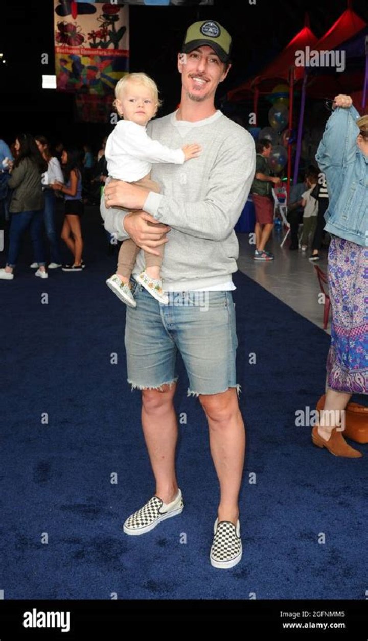 
Meet Oliver Lion – Photos of Eric Balfour’s Son With Wife Erin Chiamulon
