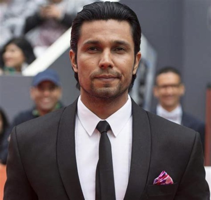 Randeep Hooda Height, Weight, Age, Girlfriend, Biography, Family & Facts